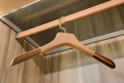 Leather Cloth Hanger (Men's) W.A. 10