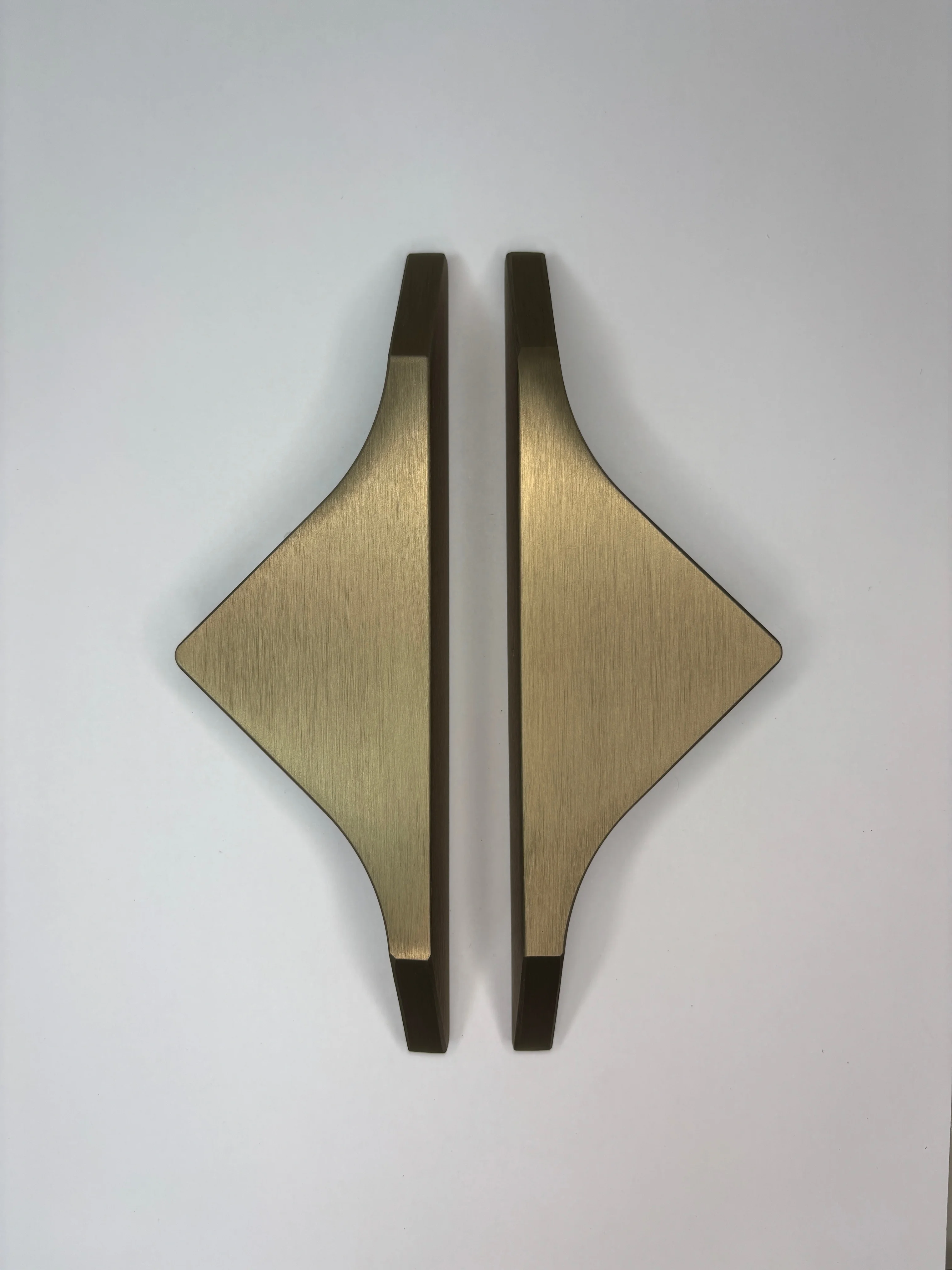 V Handle