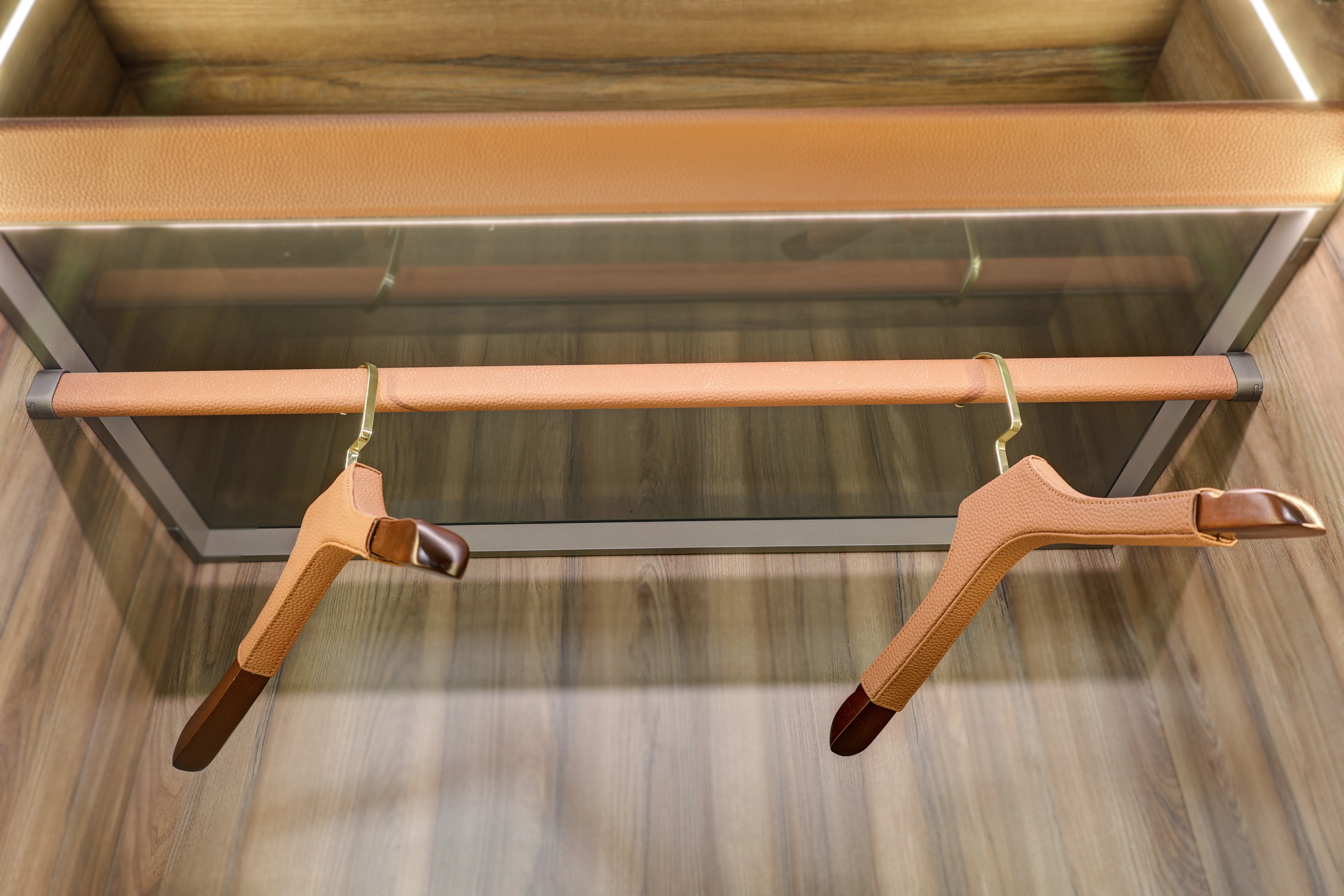 Leather hanging rod with connectors 